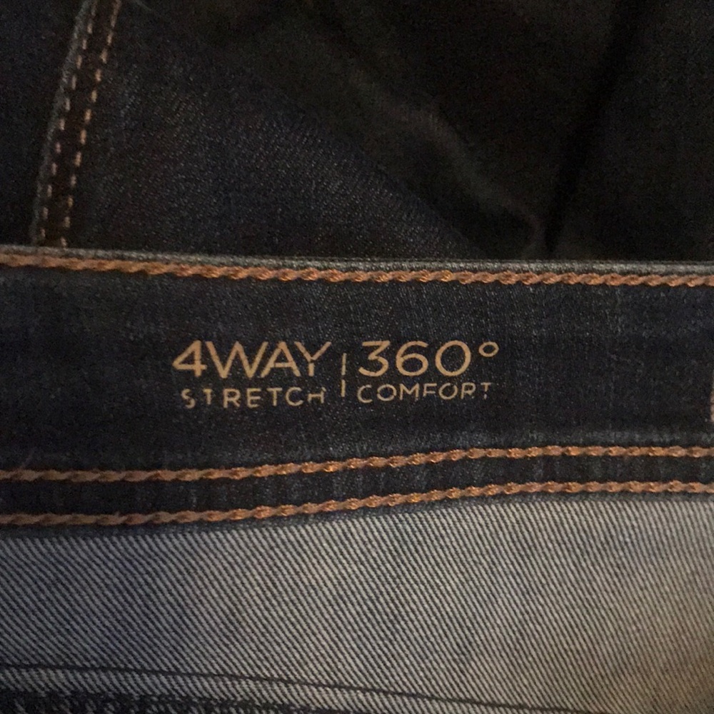 DL 1961 Coco Curvy Straight Jeans - Picture 4 of 6